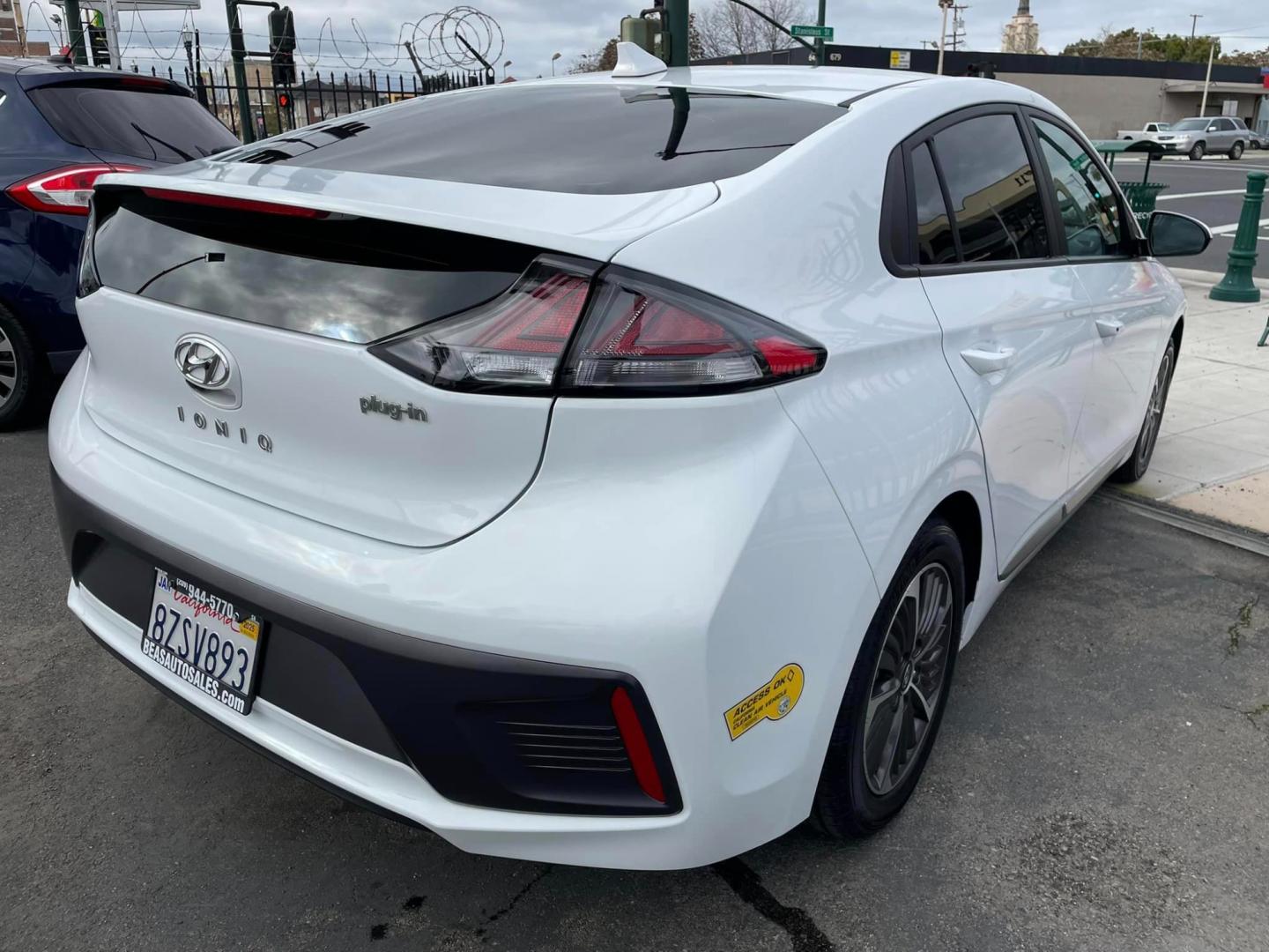 2022 WHITE /GRAY Hyundai Ioniq Plug-In Hybrid (KMHC65LD1NU) , located at 744 E Miner Ave, Stockton, CA, 95202, (209) 944-5770, 37.956863, -121.282082 - Photo#11